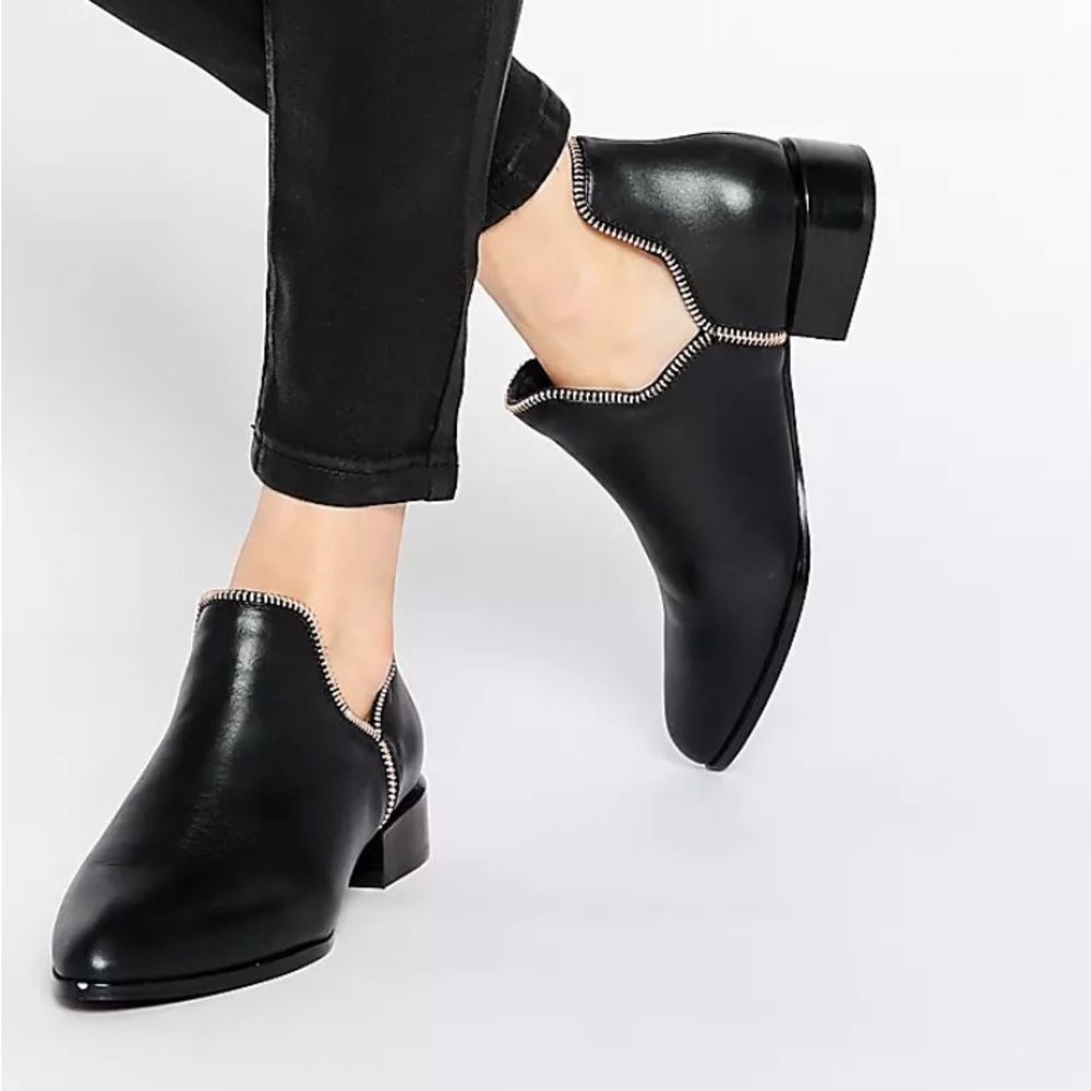 Senso black leather booties.